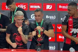 Técnico Jair Ventura em coletiva de imprensa pelo Esporte Clube Vitória