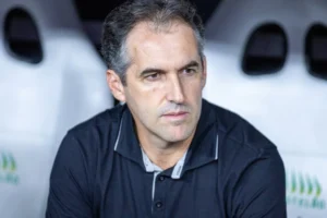 Vitória pega o Remo neste domingo: retrospecto e a revanche de Condé