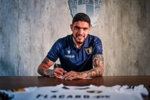 Vitória anuncia saída de Riccieli após 5 jogos; entenda o que houve