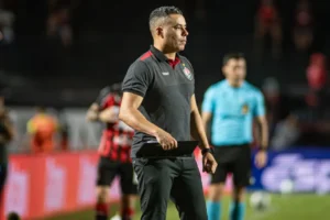 Vitória tem técnico sondado pelo Vasco; veja o que Jair Ventura disse