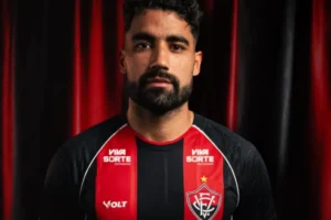 Vitória libera 3 reforços no BID; veja quem estreia no Vasco