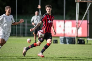 Vitória contrata Almaraz em definitivo: veja os números