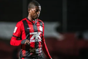 Vitória confirma 3º empréstimo a Portugal: conheça Emerson Buiu