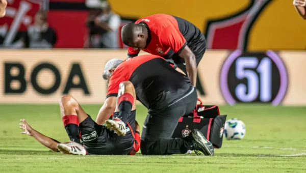 Vitória muda hierarquia: Yuri Sena vira 2º goleiro