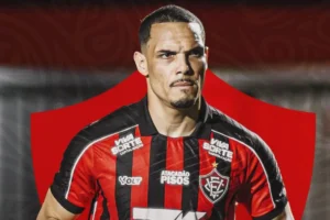 Vitória confirma saída de Neris; veja os números do zagueiro