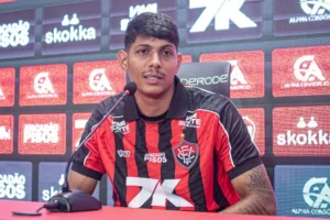 Zé Vitor em ação pelo Vitória