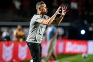 Vitória tem 1ª expulsão da Lei Vini Jr; veja a fala de Ventura