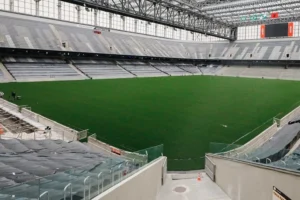 Vitória tem desafio do sintético no Athletico-PR: veja onde assistir