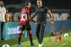 Vitória x Athletico-PR hoje: veja a escalação provável para a decisão