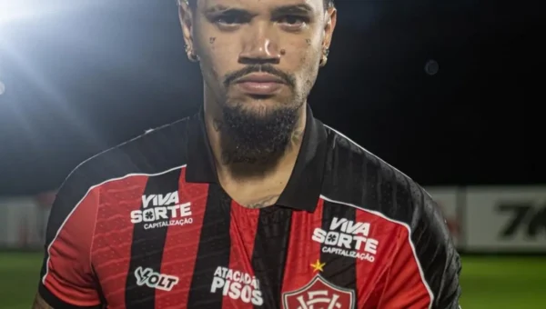 Vitória libera Alex Bruno para o Ba-Vi; veja números do reforço
