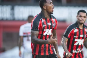 Vitória x STJD: Cacá é suspenso por 2 jogos; veja a pena de Marinho