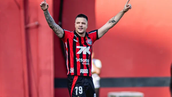 Vitória x Vasco hoje: Kayzer é o carrasco do rival com 6 gols