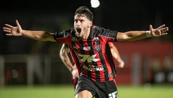 Vitória x Vasco: São Januário confirmado; veja onde assistir