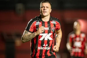 Vitória descarta saída de Kayzer: contrato segue até março; veja