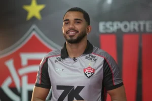 Vitória tem novo recorde de goleiro: Arcanjo supera Viáfara