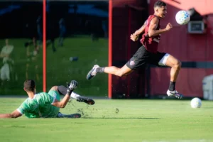 Vitória x Vasco hoje: Martínez lesionado; veja a escalação provável